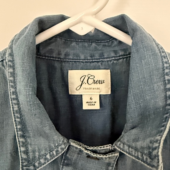 J.Crew Women’s Blue Chambray Short-Sleeve Popover Shirt Size 6 - Picture 3 of 4